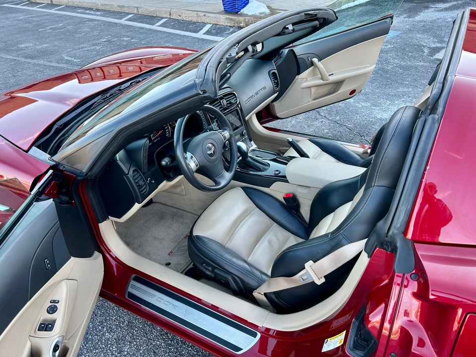 2010 Chevrolet Corvette C6 - Image 28 of 31
