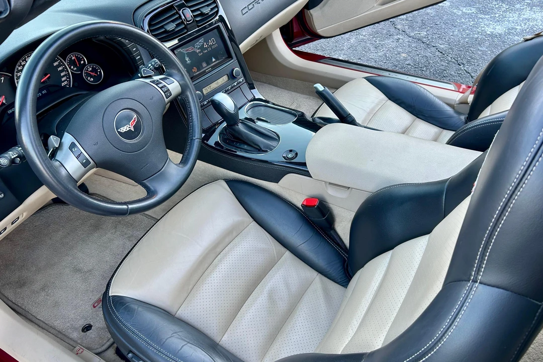 2010 Chevrolet Corvette C6 - Image 22 of 31