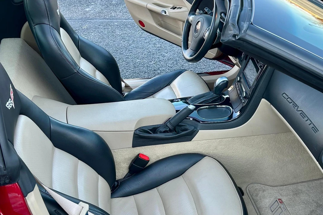 2010 Chevrolet Corvette C6 - Image 23 of 31