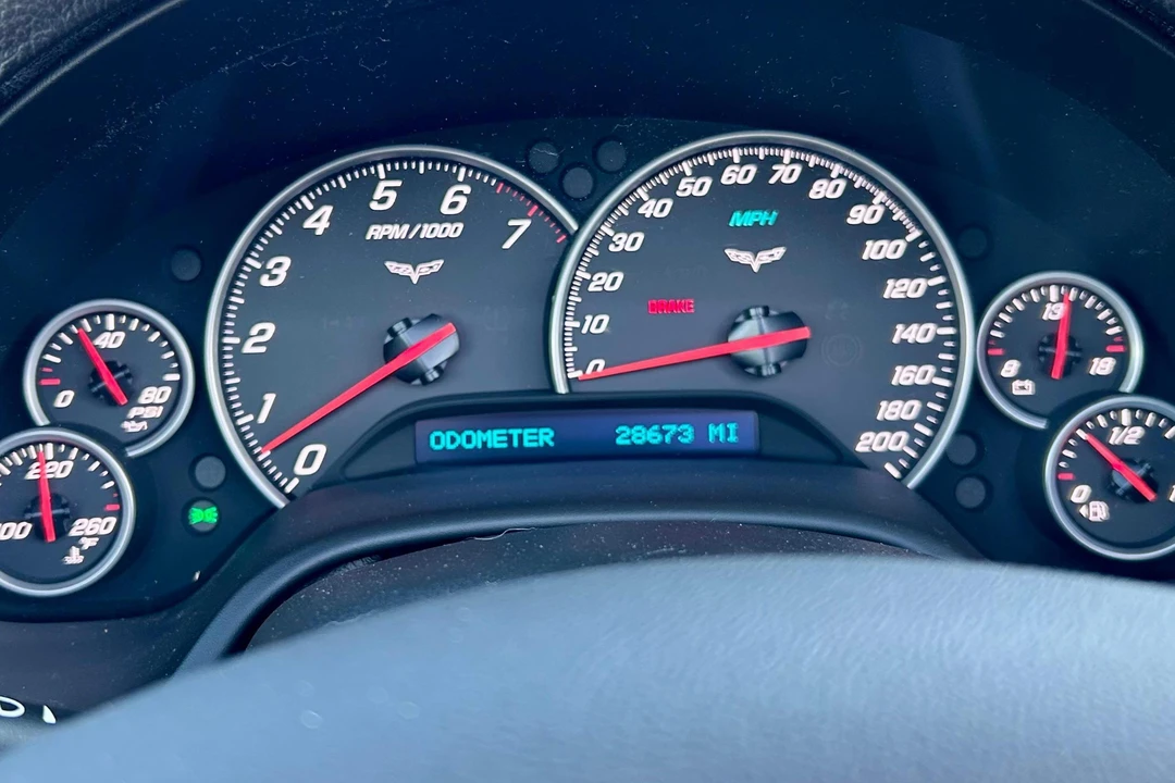 2010 Chevrolet Corvette C6 - Image 25 of 31