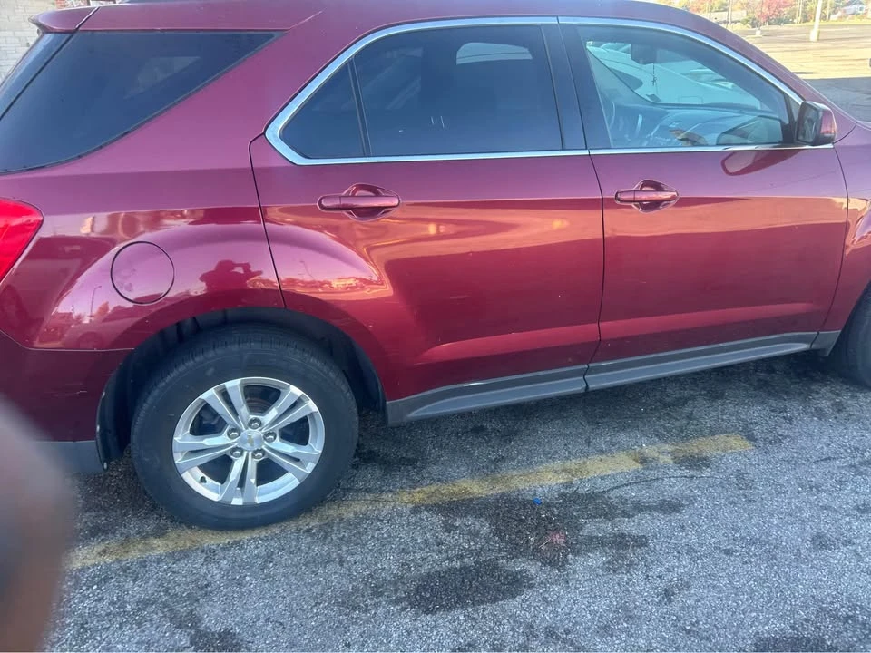 2010 Chevrolet Equinox - Image 2 of 3