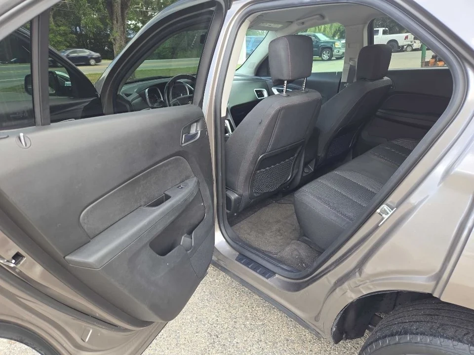 2010 Chevrolet Equinox - Image 9 of 17