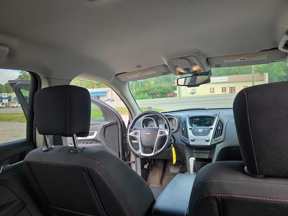 2010 Chevrolet Equinox - Image 13 of 17