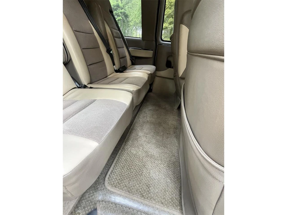 2010 Chevrolet Express - Image 15 of 31