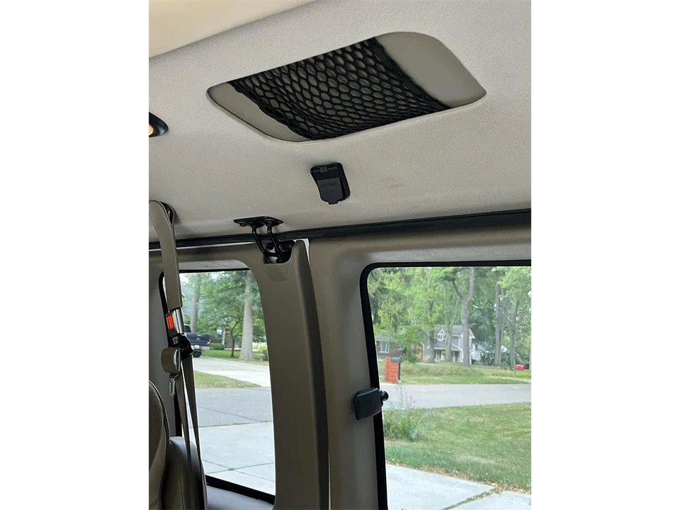 2010 Chevrolet Express - Image 17 of 31