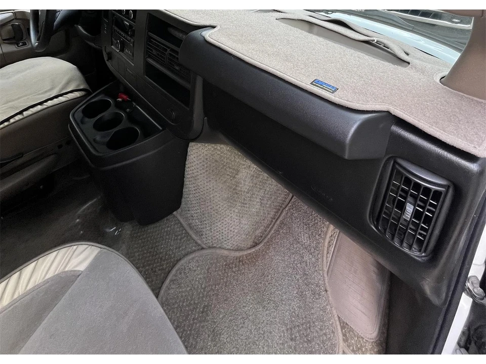 2010 Chevrolet Express - Image 27 of 31