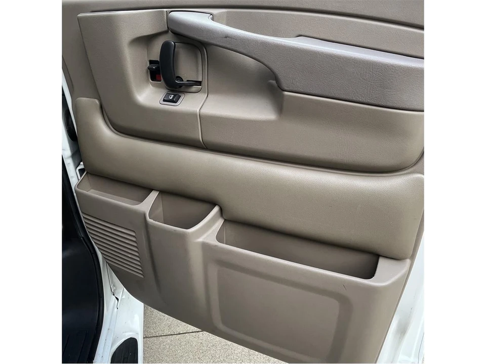 2010 Chevrolet Express - Image 30 of 31