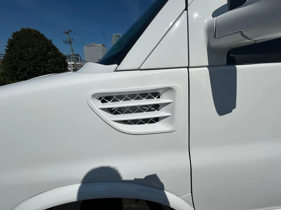 2010 Chevrolet Express - Image 21 of 31