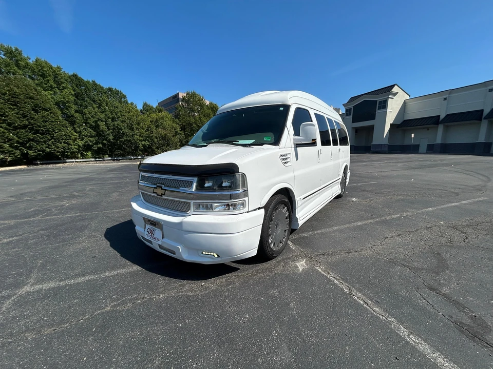 2010 Chevrolet Express - Image 6 of 31
