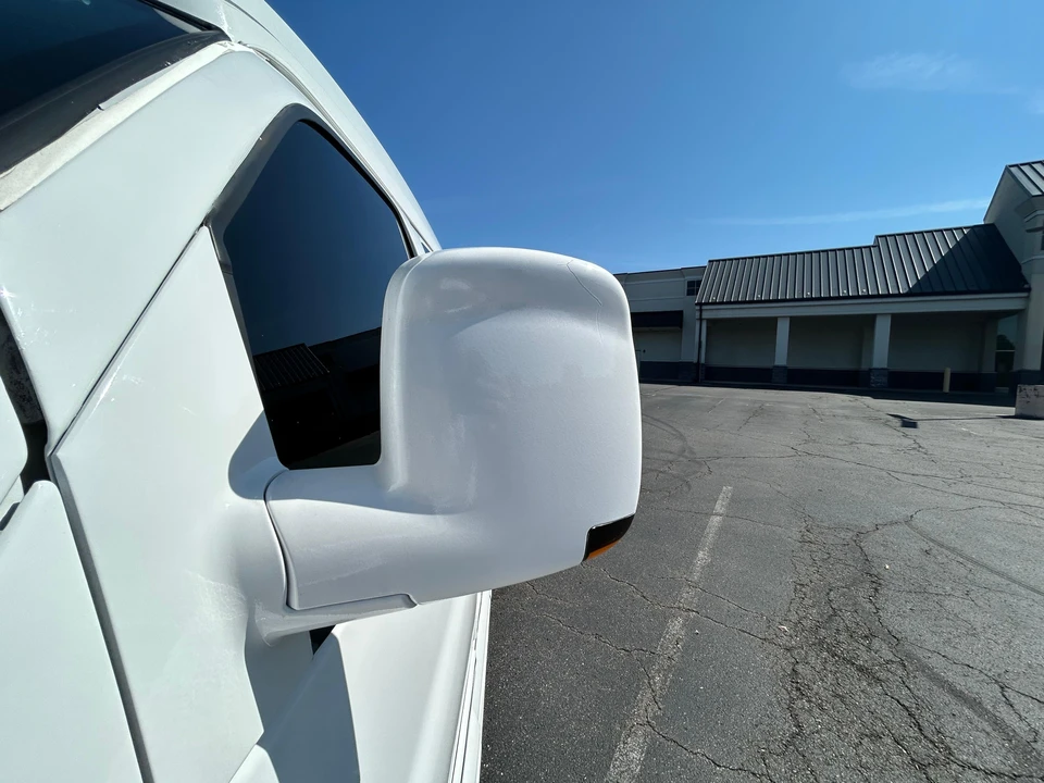 2010 Chevrolet Express - Image 23 of 31