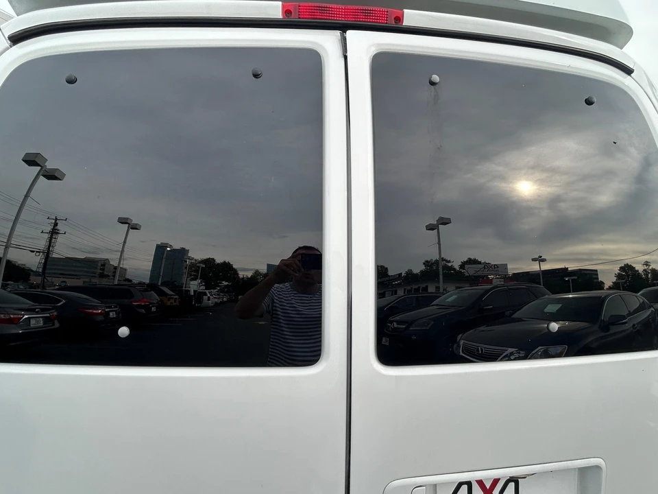 2010 Chevrolet Express - Image 31 of 31
