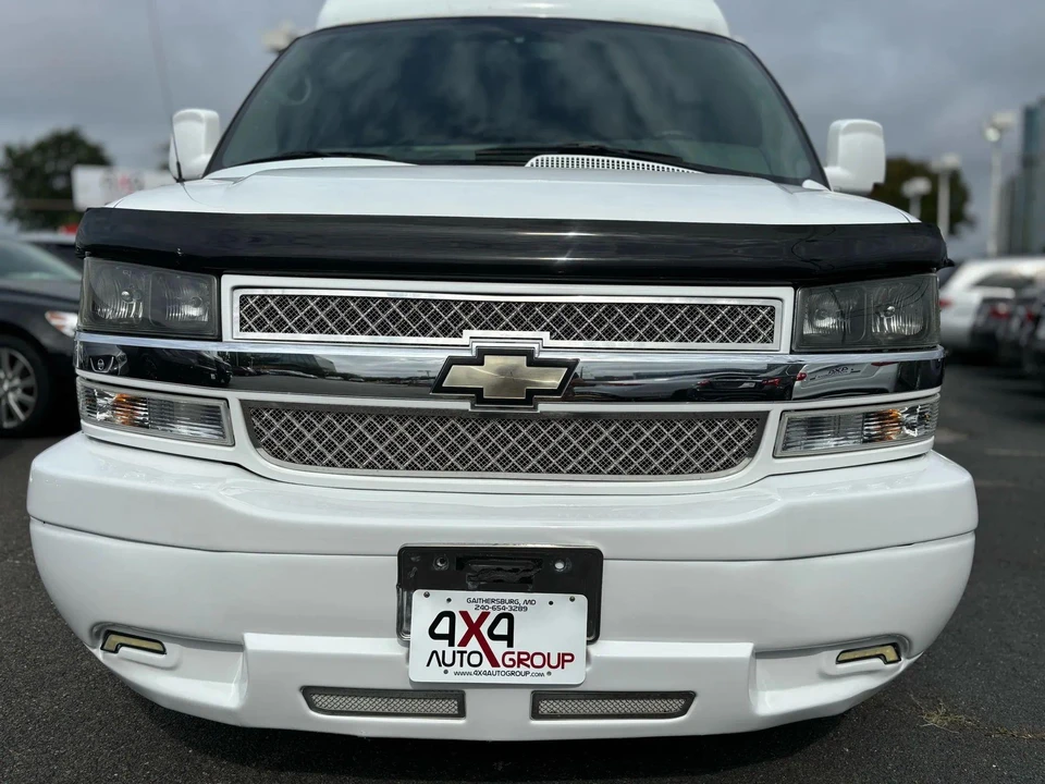 2010 Chevrolet Express - Image 9 of 31