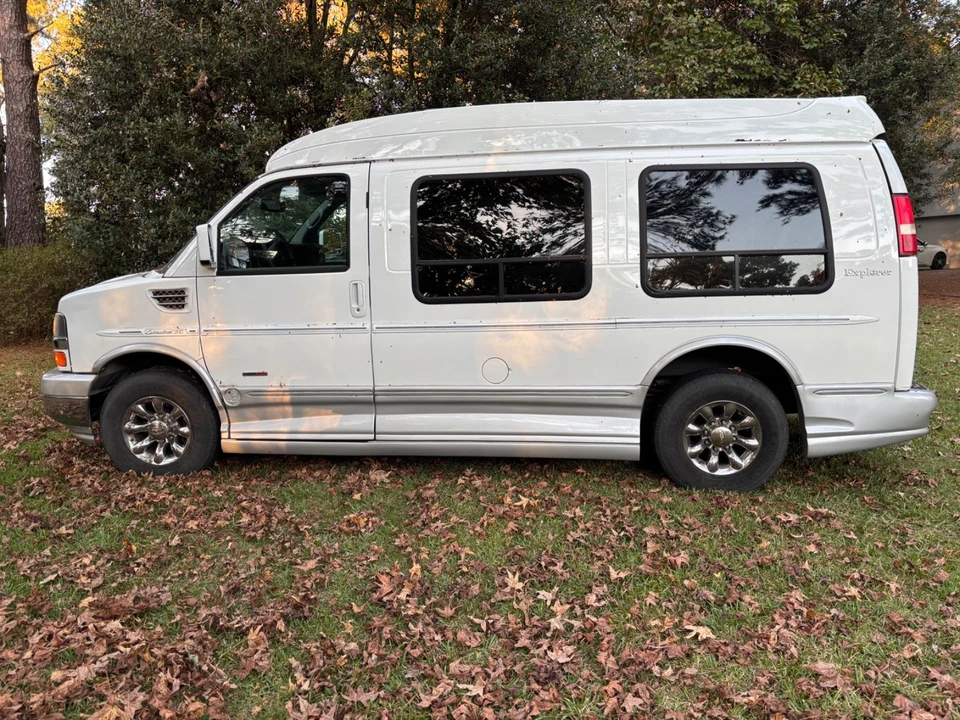 2010 Chevrolet Express - Image 6 of 21
