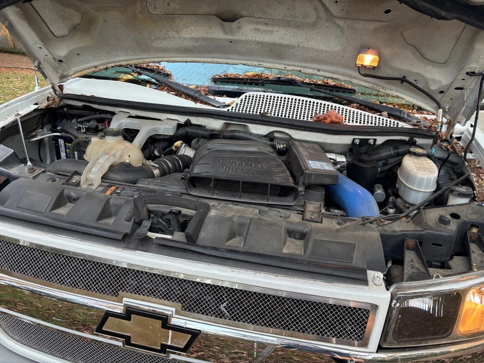 2010 Chevrolet Express - Image 14 of 21