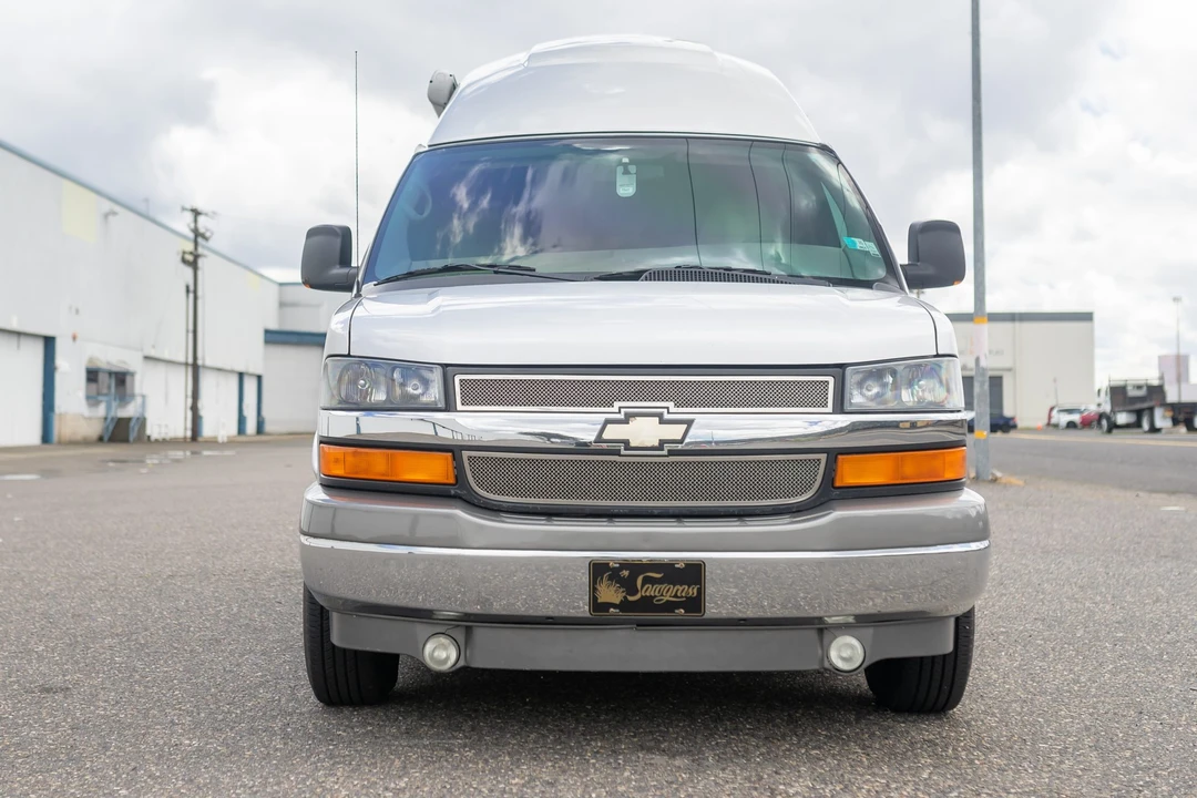2010 Chevrolet Express - Image 16 of 31