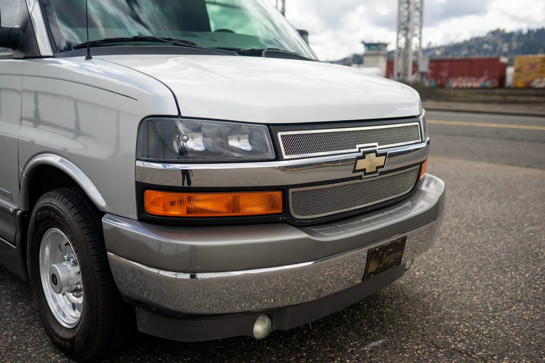 2010 Chevrolet Express - Image 23 of 31