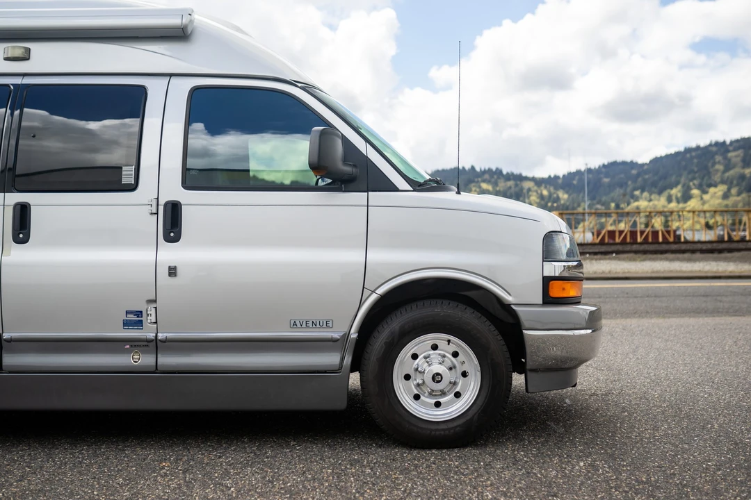 2010 Chevrolet Express - Image 21 of 31
