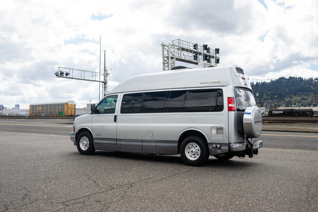 2010 Chevrolet Express - Image 12 of 31