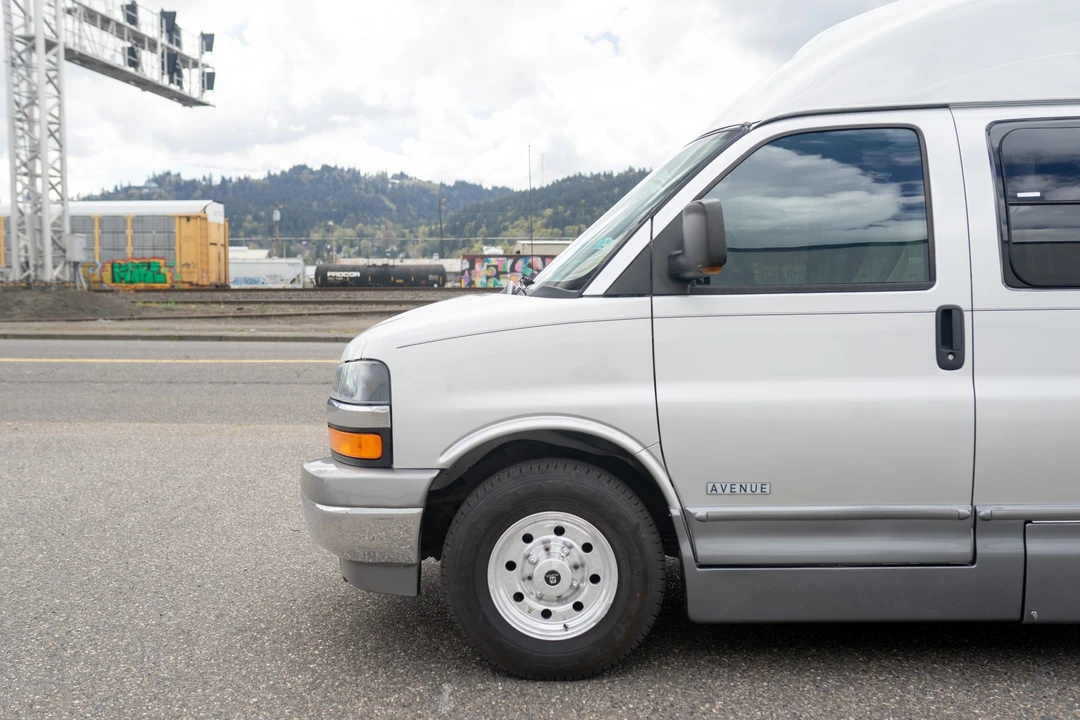 2010 Chevrolet Express - Image 18 of 31