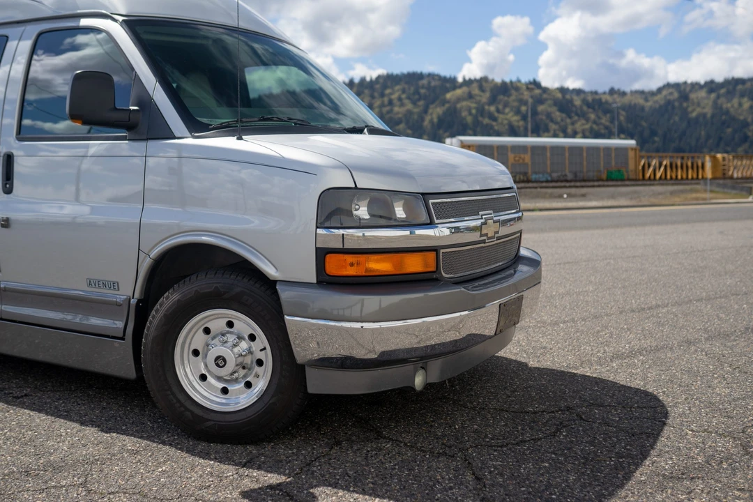 2010 Chevrolet Express - Image 22 of 31