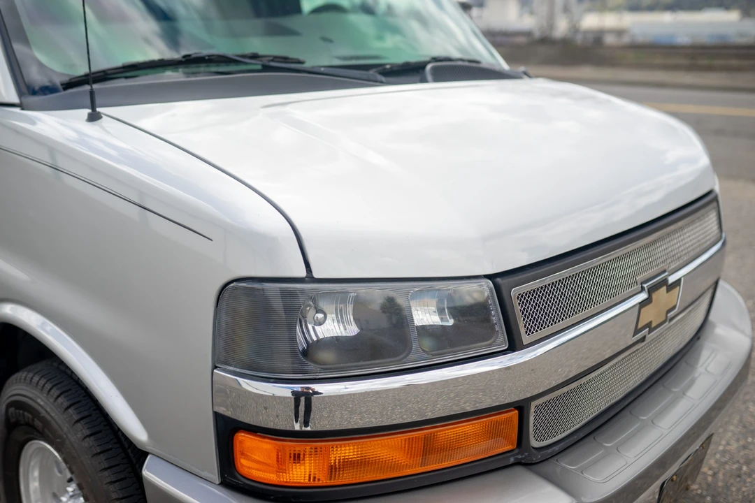 2010 Chevrolet Express - Image 26 of 31