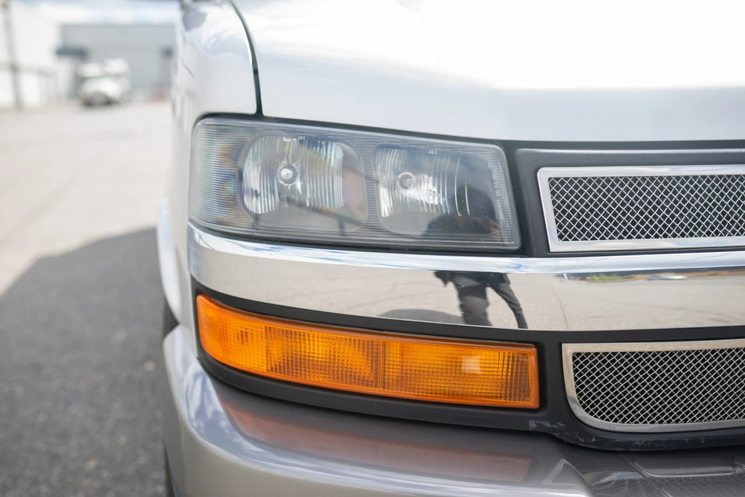 2010 Chevrolet Express - Image 27 of 31