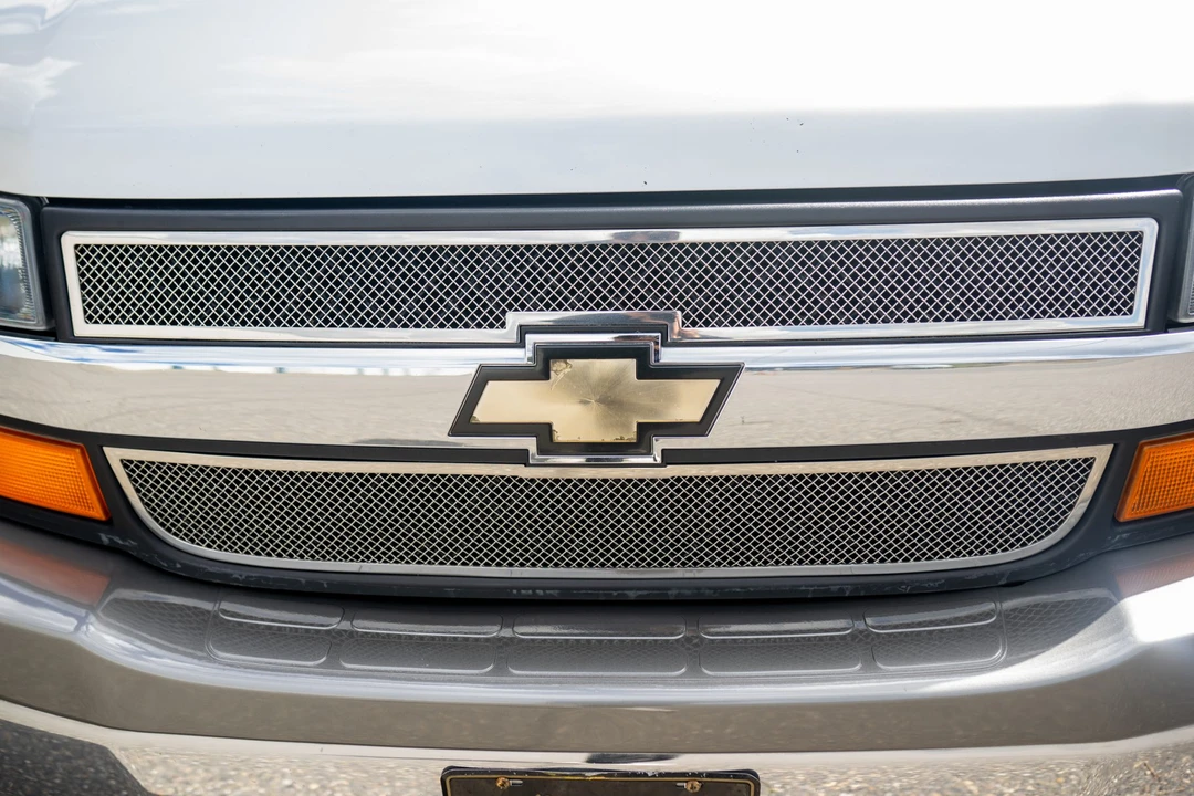2010 Chevrolet Express - Image 25 of 31