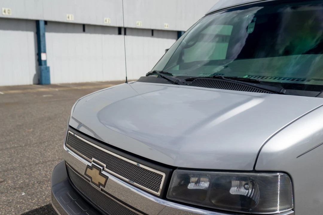 2010 Chevrolet Express - Image 30 of 31