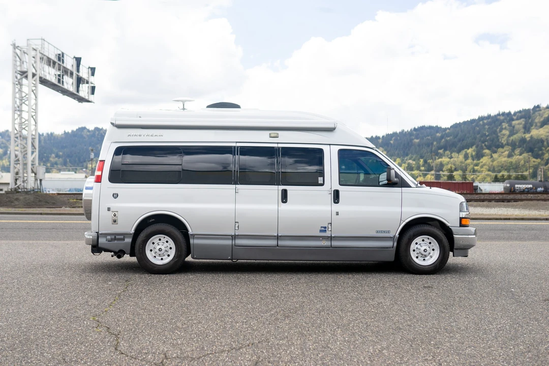 2010 Chevrolet Express - Image 6 of 31