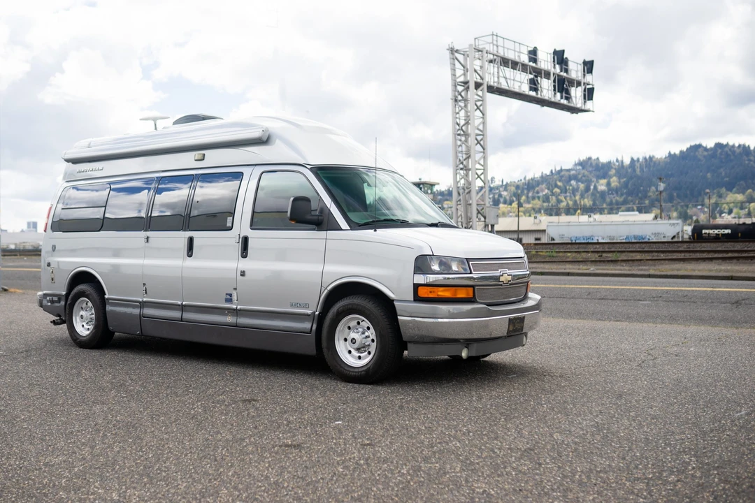 2010 Chevrolet Express - Image 5 of 31