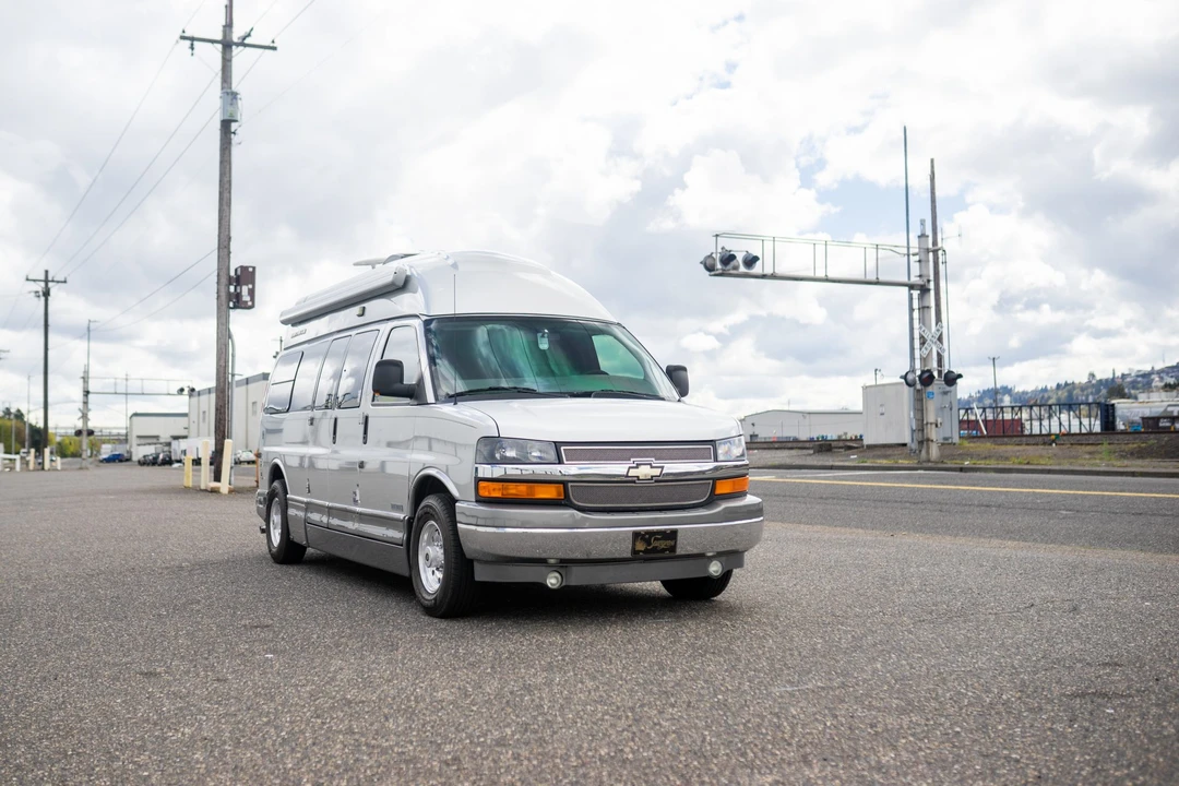2010 Chevrolet Express - Image 4 of 31
