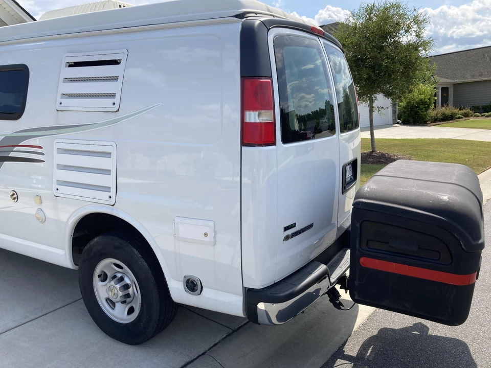 2010 Chevrolet Express - Image 30 of 31