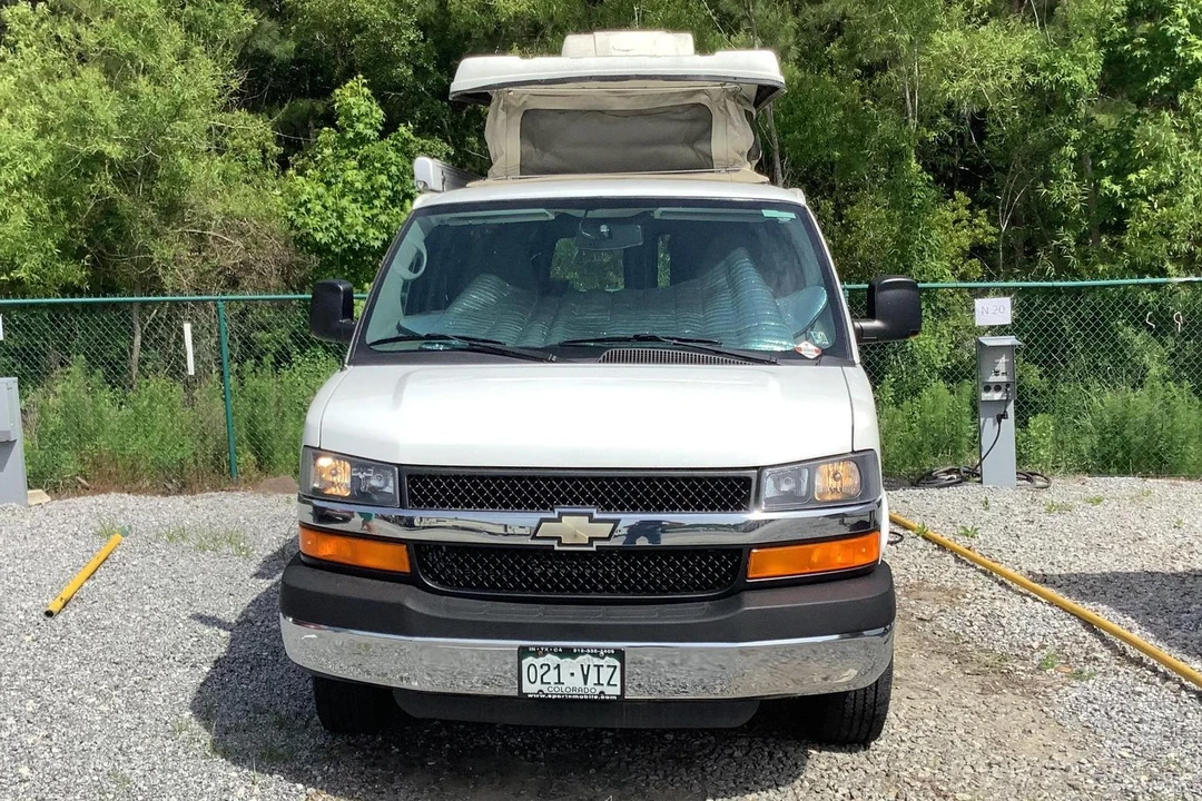 2010 Chevrolet Express - Image 2 of 31