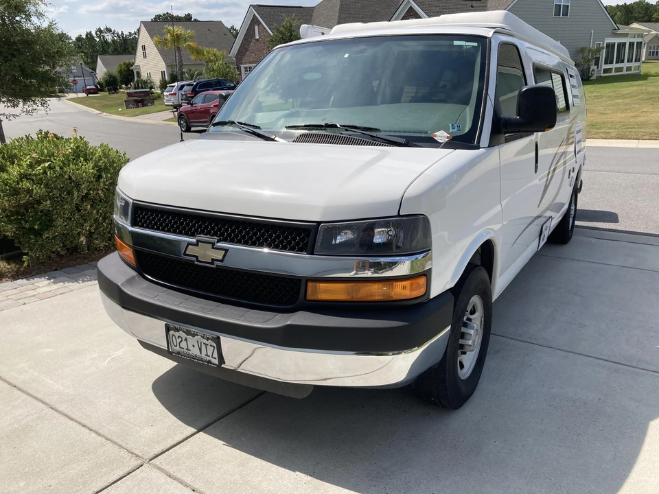 2010 Chevrolet Express - Image 7 of 31
