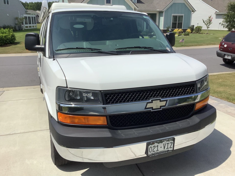 2010 Chevrolet Express - Image 23 of 31