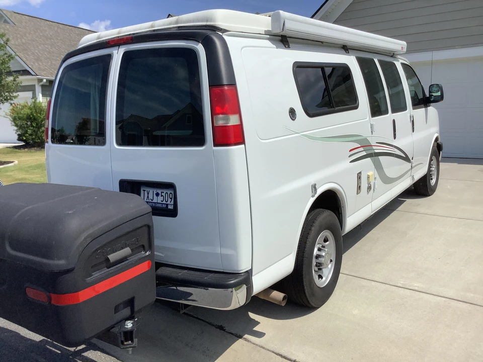 2010 Chevrolet Express - Image 17 of 31