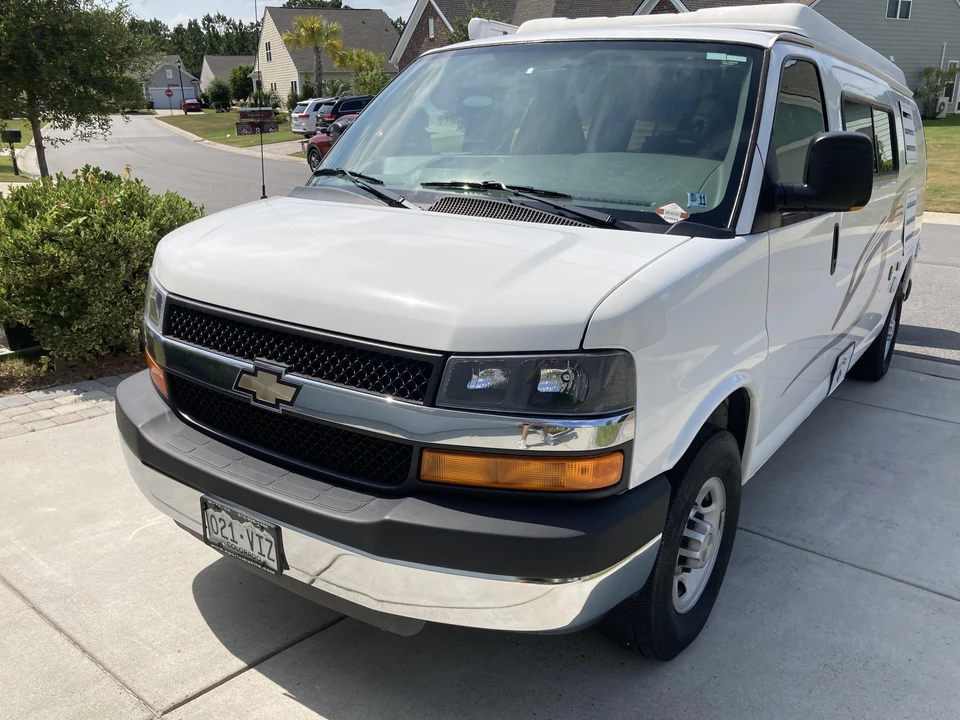 2010 Chevrolet Express - Image 8 of 31