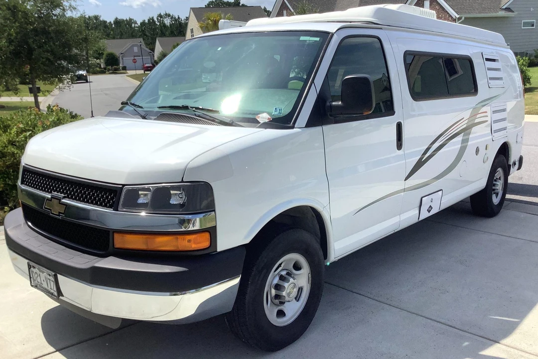2010 Chevrolet Express - Image 9 of 31