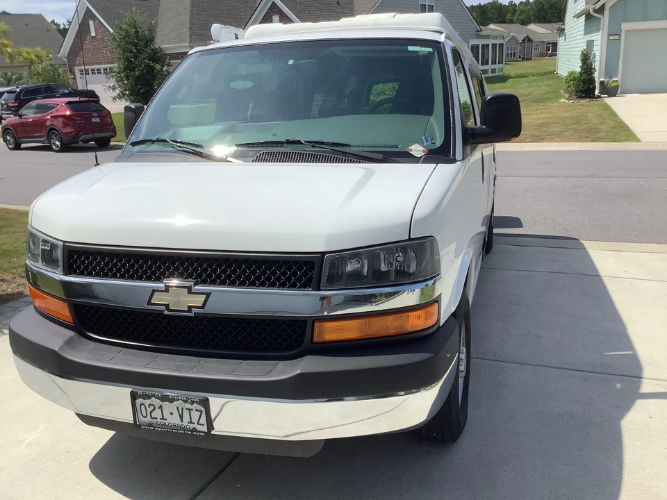 2010 Chevrolet Express - Image 6 of 31