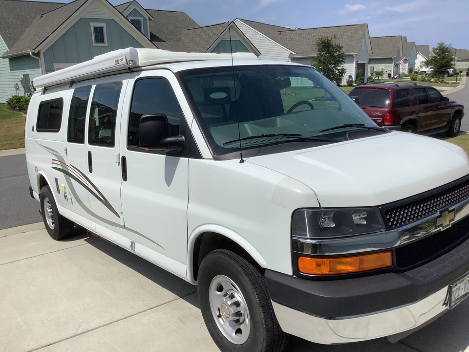 2010 Chevrolet Express - Image 21 of 31