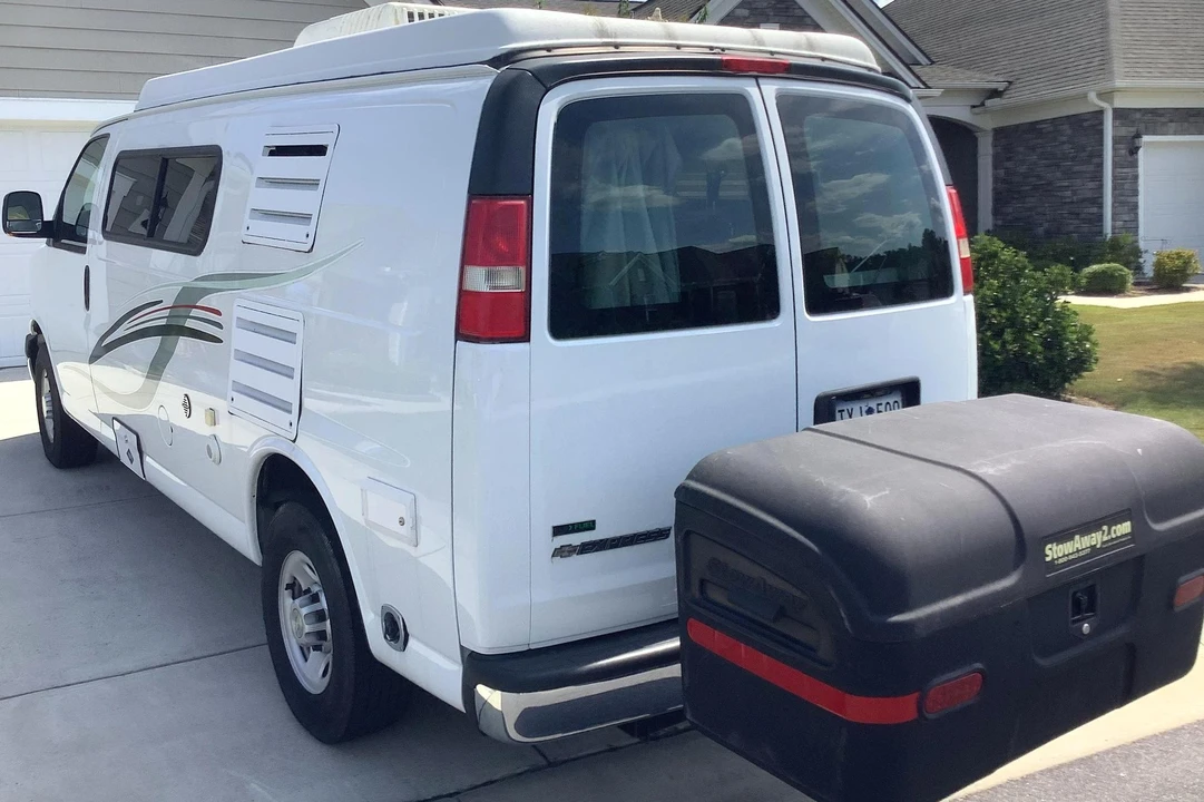 2010 Chevrolet Express - Image 4 of 31