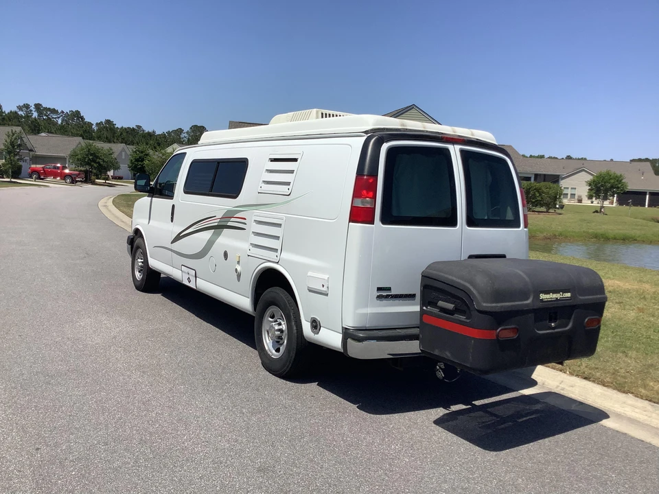 2010 Chevrolet Express - Image 12 of 31