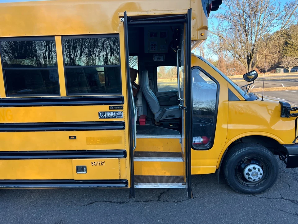2010 Chevrolet Express - Image 8 of 21