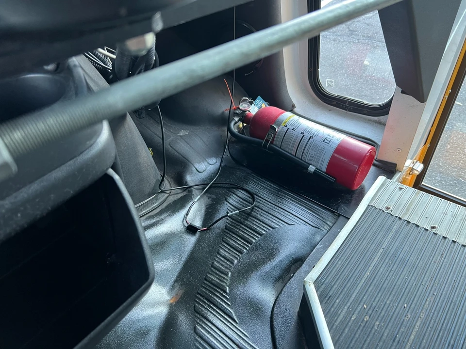 2010 Chevrolet Express - Image 15 of 21