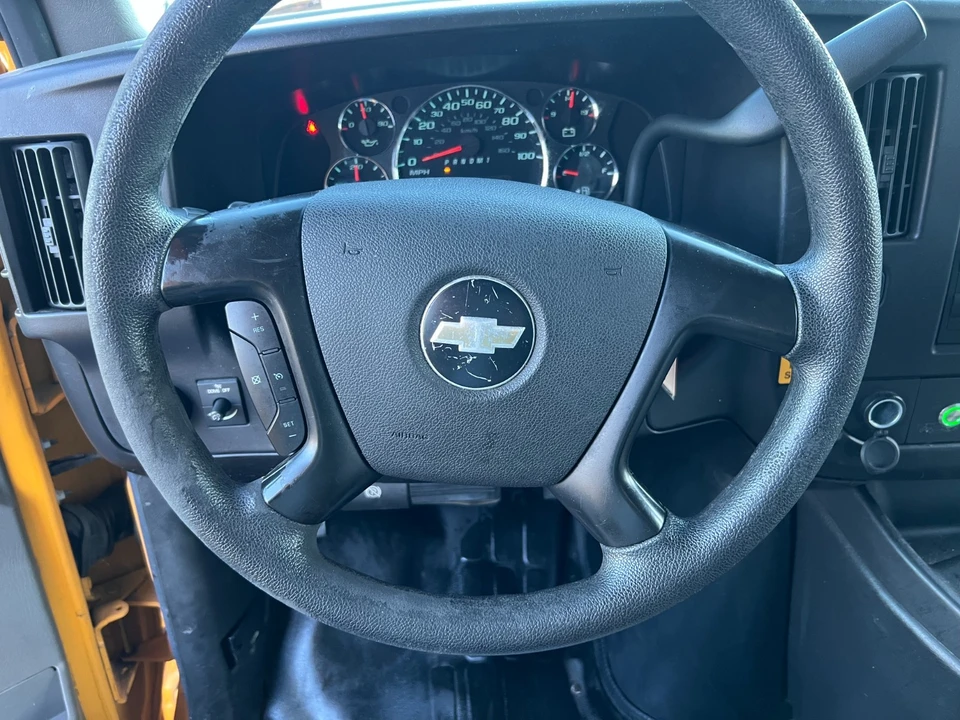 2010 Chevrolet Express - Image 11 of 21
