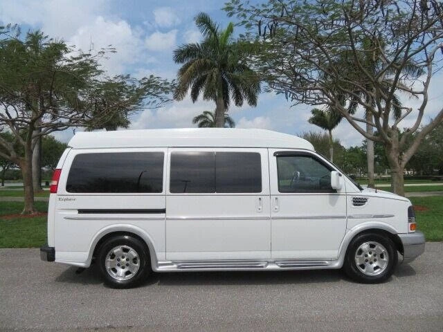 2010 Chevrolet Express - Image 10 of 12