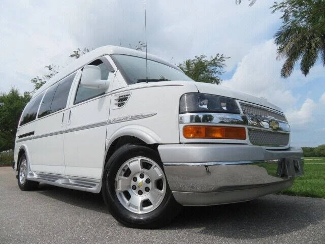 2010 Chevrolet Express - Image 6 of 12