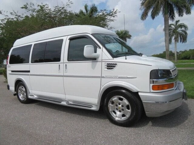 2010 Chevrolet Express - Image 12 of 12