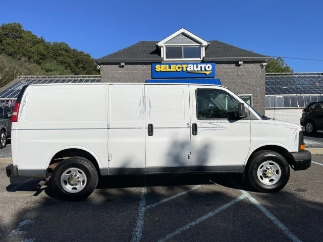 2010 Chevrolet Express - Image 7 of 21