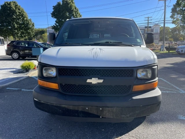 2010 Chevrolet Express - Image 2 of 21